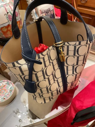 Chic Women's Fashion PVC Casual Tote Bag photo review